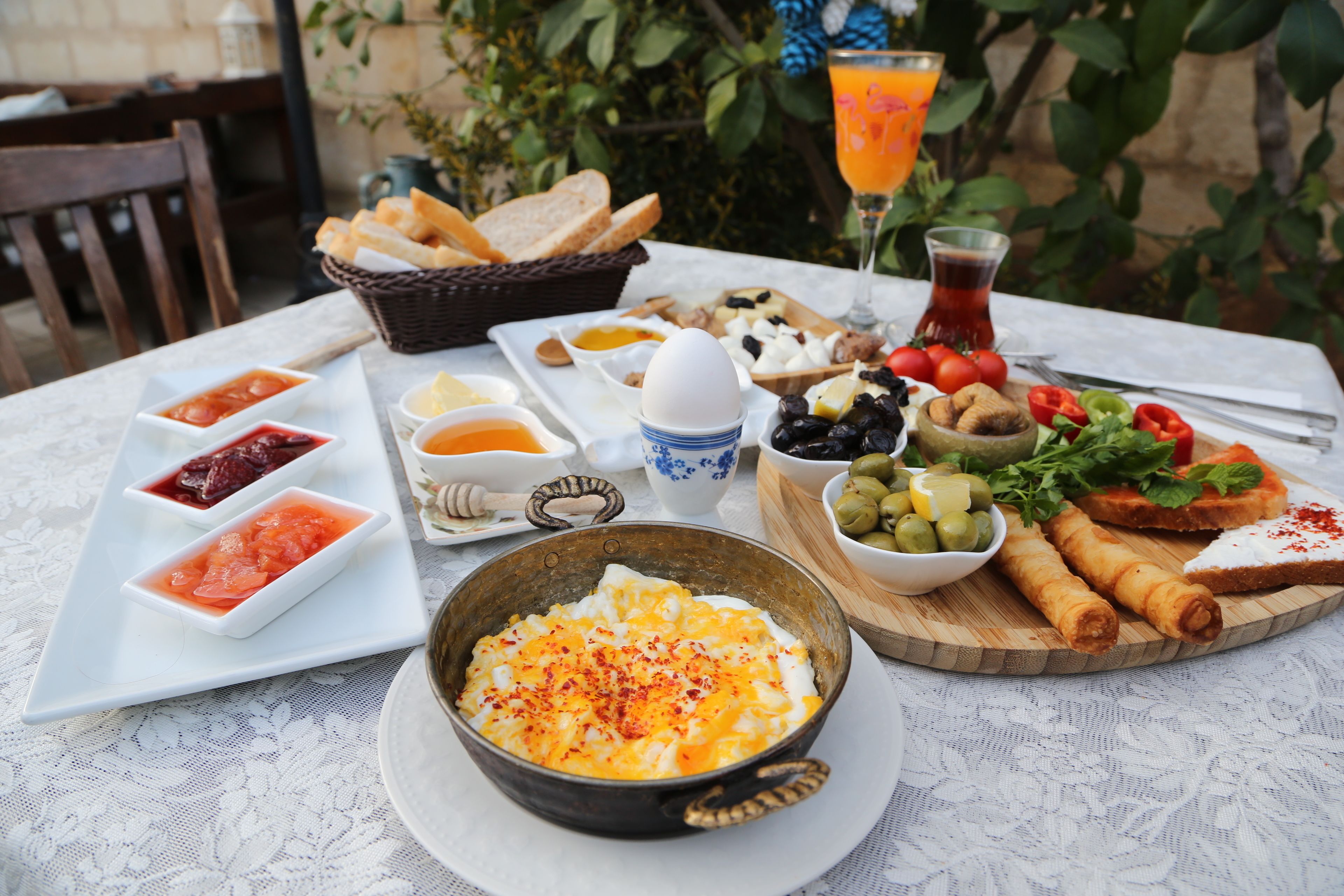 free daily full breakfast