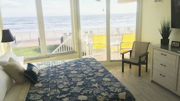 2 quartos, escrivaninha, ferros/tábuas de passar roupa