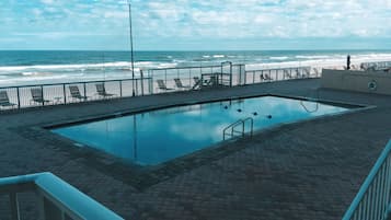 Piscina externa, piscina aquecida