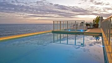 Vista para praia/oceano