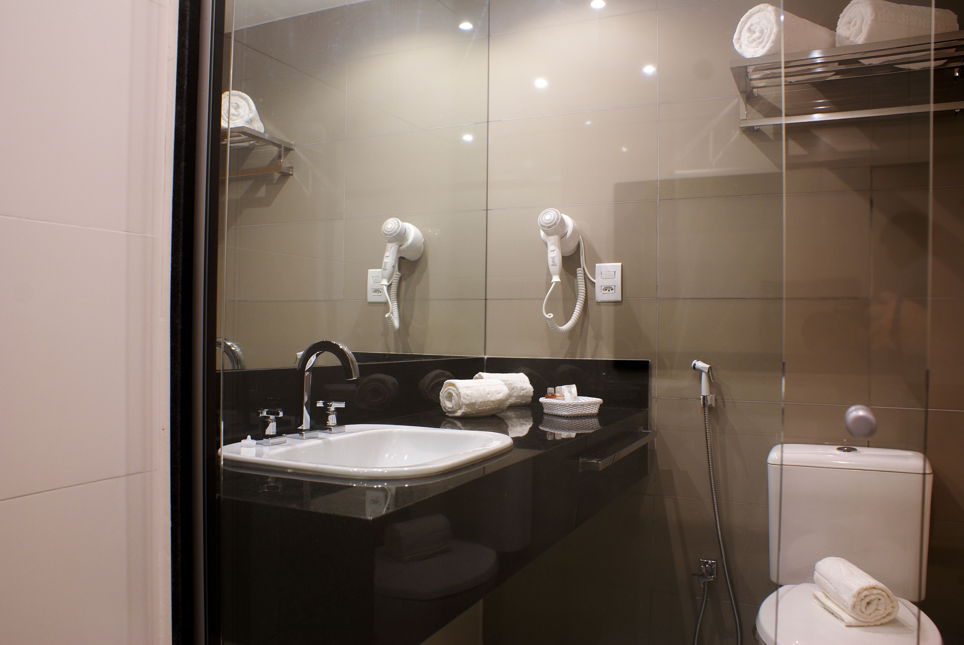 shower, free toiletries, towels