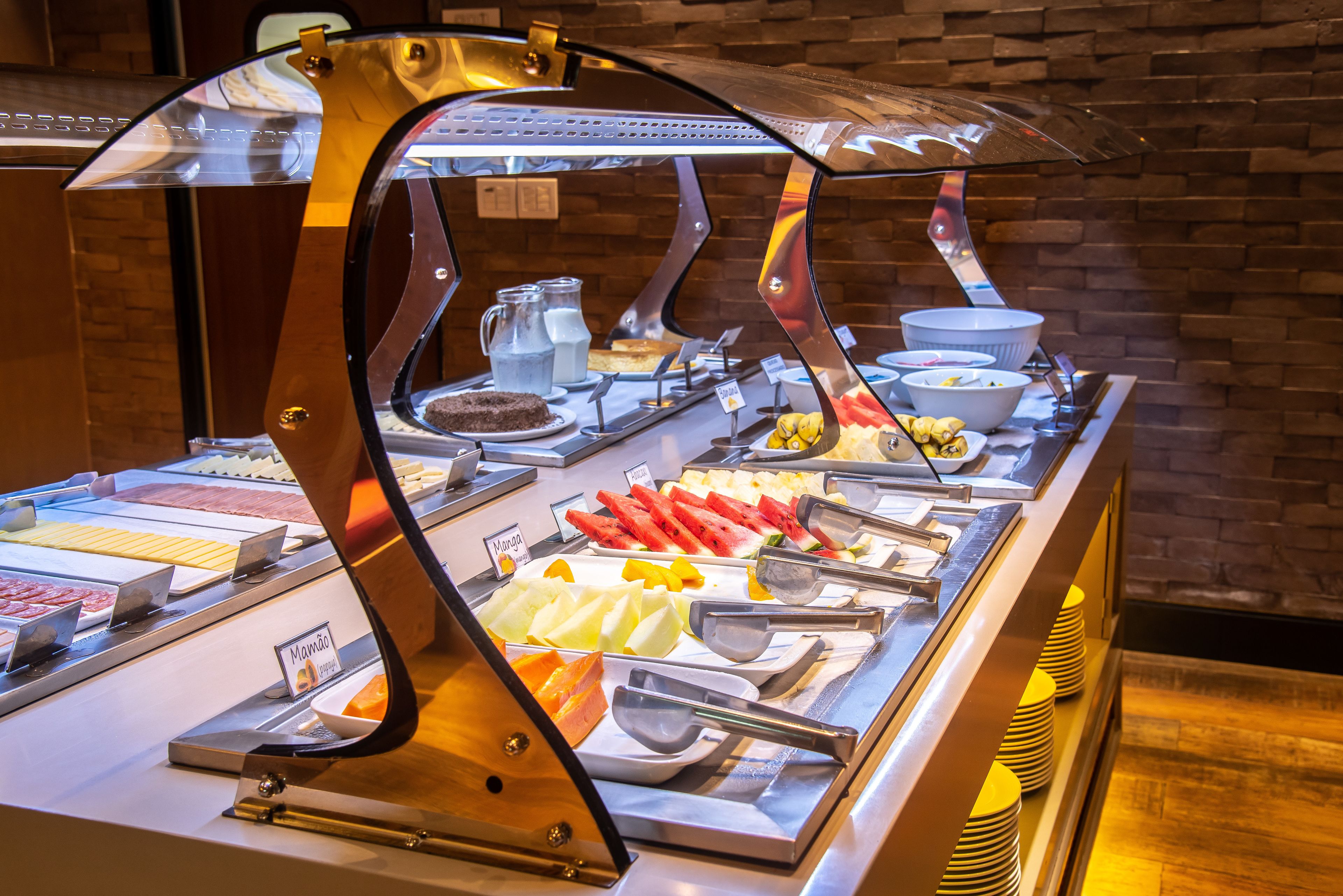 free buffet breakfast