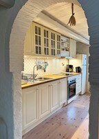 Refrigerador, microondas, placa de cocina, cafetera/tetera