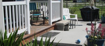 PEACEFUL COTTAGE.  MOUNTAIN VIEWS, WILDLIFE, BIRD WATCH, GARDENS