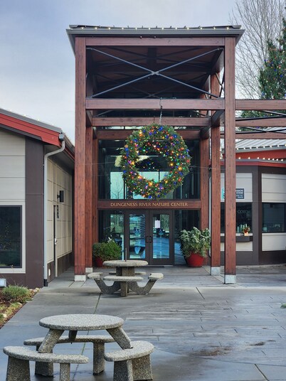 PEACEFUL COTTAGE.  MOUNTAIN VIEWS, WILDLIFE, BIRD WATCH, GARDENS