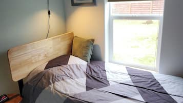 2 bedrooms, desk, free WiFi, bed sheets