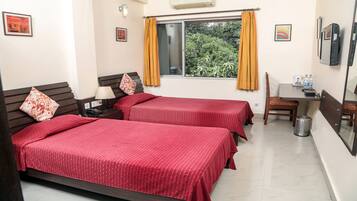 Deluxe Twin Room, 2 Twin Beds | Premium bedding, in-room safe, desk, laptop workspace