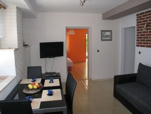 Apartamento, 1 habitación (4) | Servicio de comidas en la habitación