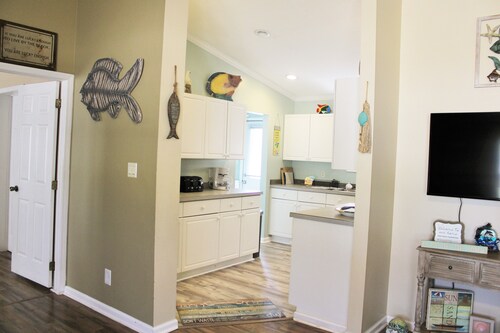 LITTLE SLICE OF PARADISE !!! ONLY 3 miles to The Beach!!🏖