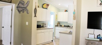 WEINIG SLICE OF PARADISE !!! Een korte rit naar het strand !!