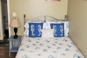3 bedrooms, desk, iron/ironing board, travel crib
