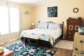 3 Schlafzimmer, Schreibtisch, Bügeleisen/Bügelbrett, Reisekinderbett