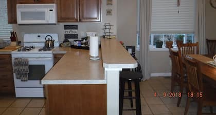 Apto para familias Y Y Townhouse cerca de Klamath Falls y Crater Lake