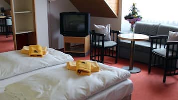 Quadruple Room | Down comforters, free WiFi, bed sheets