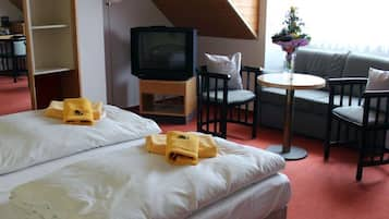 Vierbettzimmer | Daunenbettdecken, kostenloses WLAN, Bettwäsche