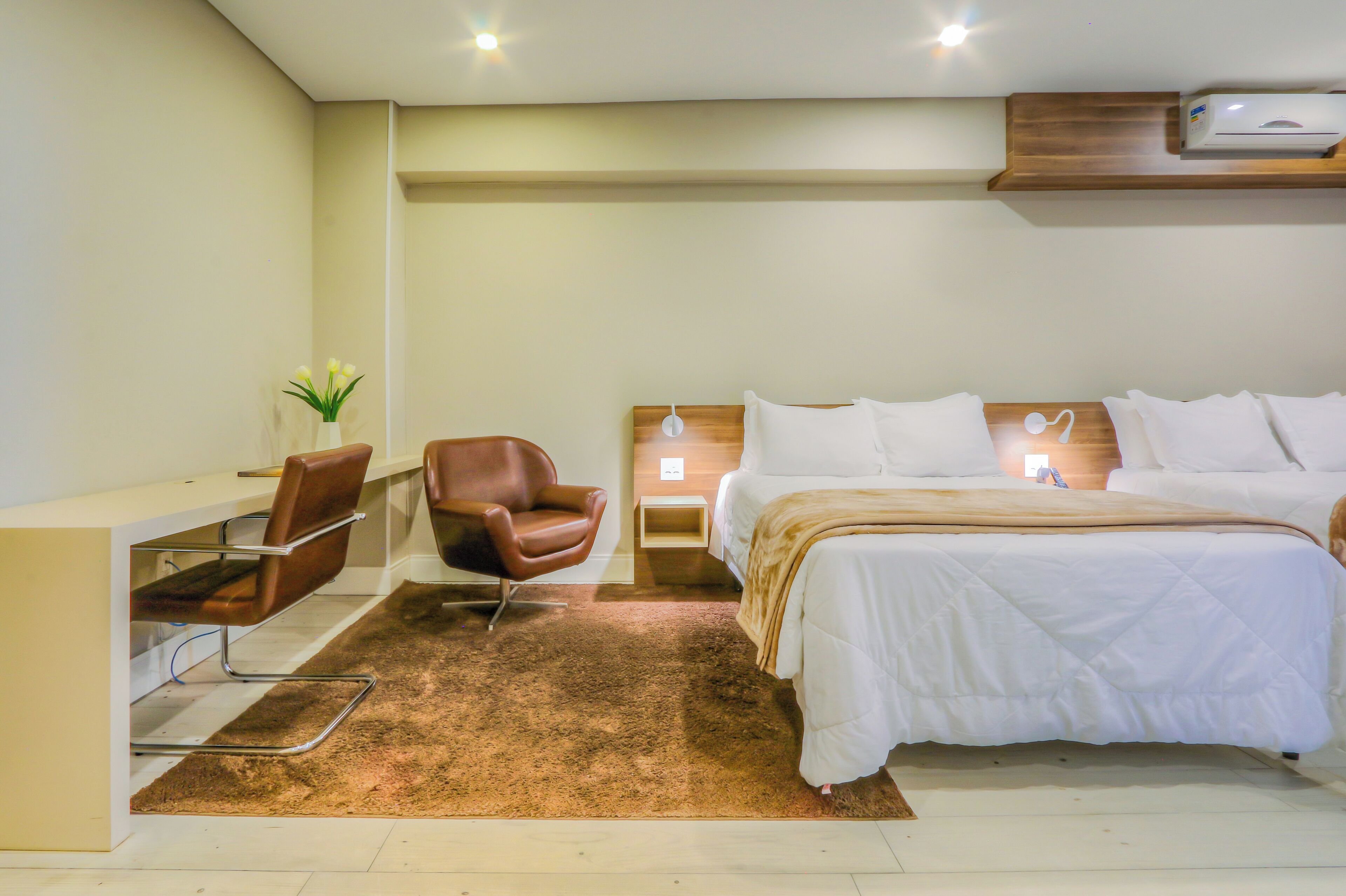 Cortinas blackout, Wi-Fi de cortesia, roupa de cama