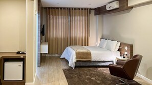 Blackout drapes, free WiFi, bed sheets - Tri Hotel Lajeado (Lajeado)