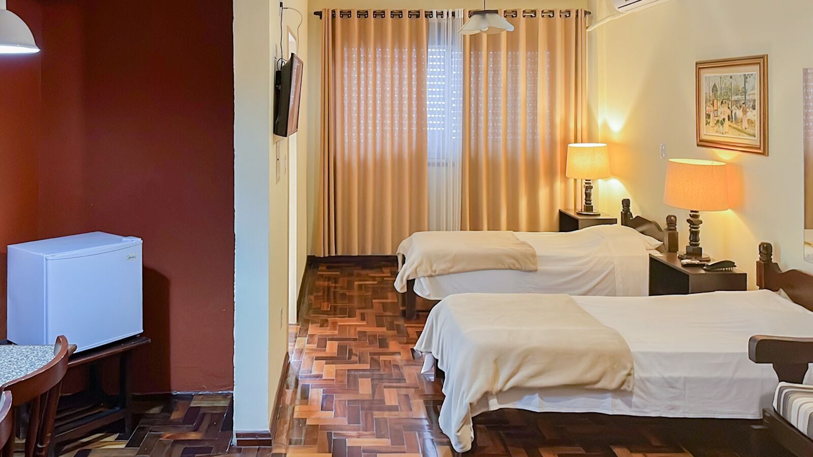 deluxe twin room | blackout curtains, free wifi, bed sheets