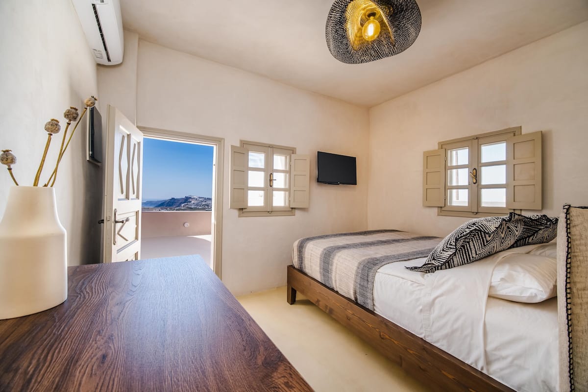 1 bedroom, premium bedding, minibar, in-room safe