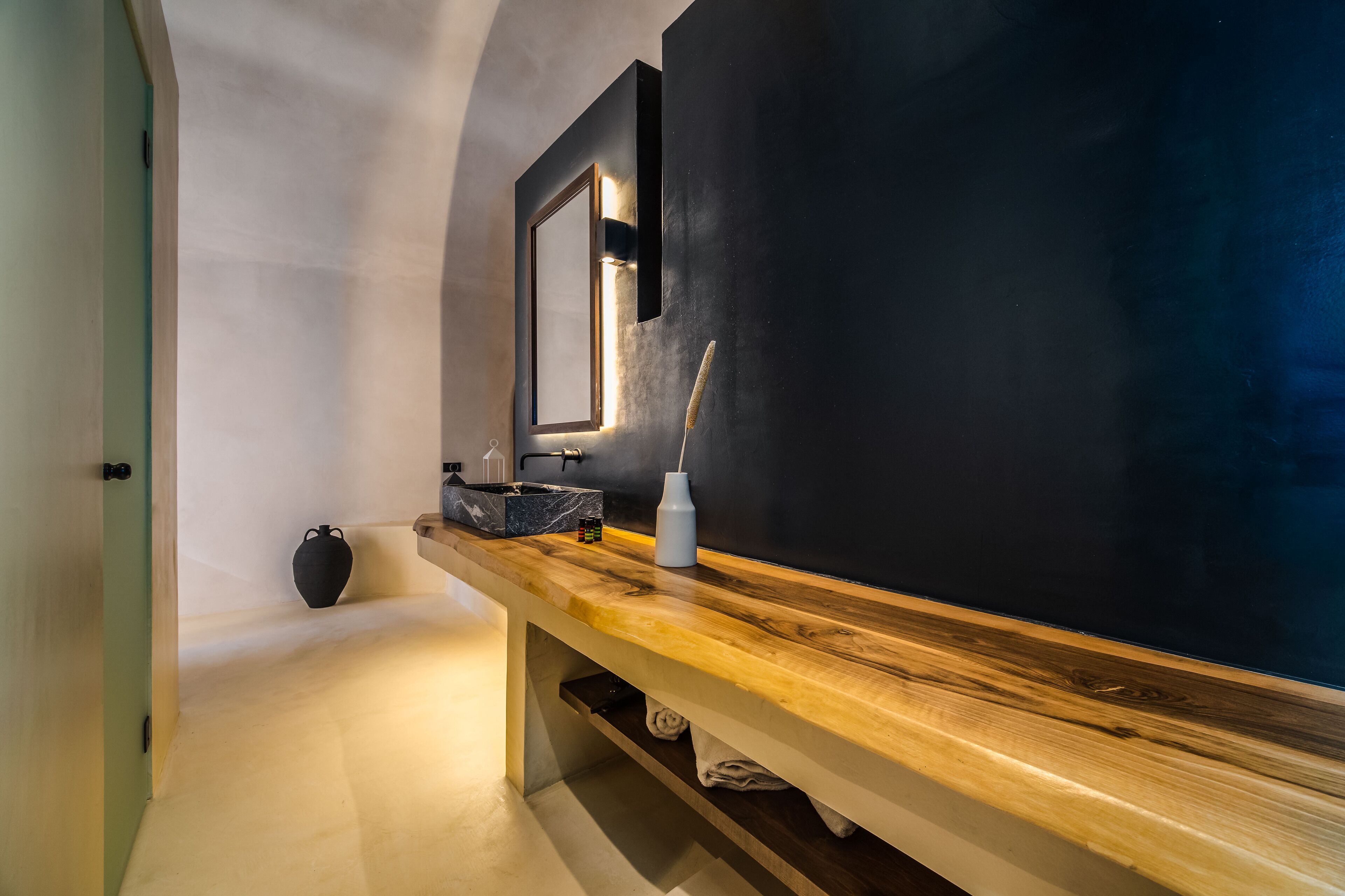 Foto - Phaos 1870, A restored Winery