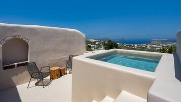 Junior Suite with Hot Tub & Sunset View | Private spa tub