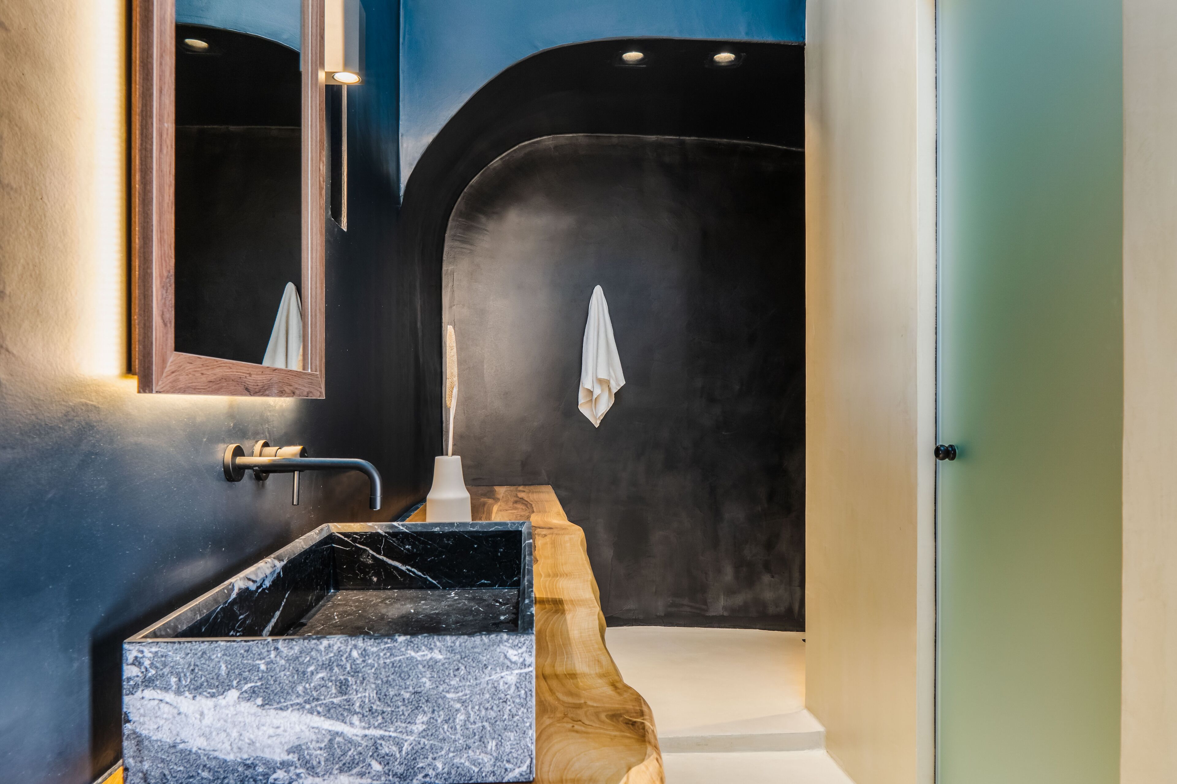 Foto - Phaos 1870, A restored Winery