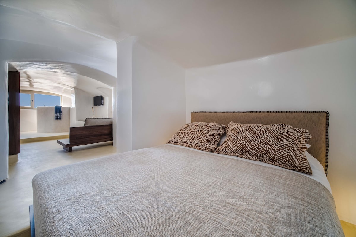 Cave Suite with Sunset View | 1 bedroom, premium bedding, iron/ironing board, free WiFi