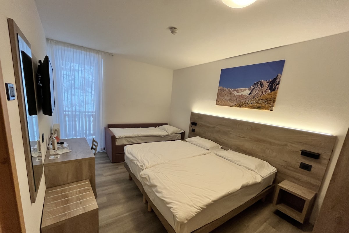 Standard Triple Room | In-room safe, desk, soundproofing, free WiFi