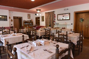 Dinner and brunch served, Italian cuisine - Zanella (Pejo)
