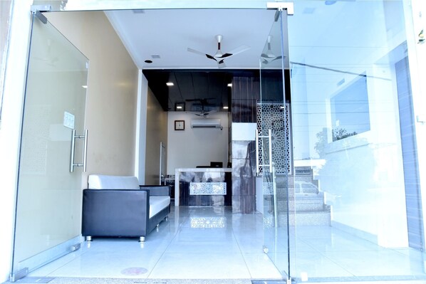 Front of property - Hotel Metro View (Jaipur)