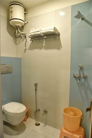 Deluxe-Doppelzimmer, Stadtblick | Badezimmer | Dusche