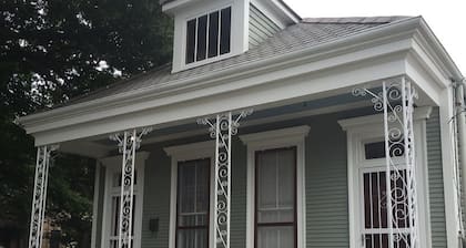 Classic Uptown Shotgun, Just Steps to the Streetcar !