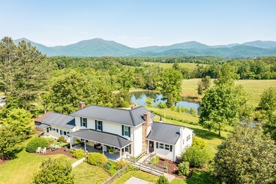 Unplugged Getaway w/ Stunning Mountain Views