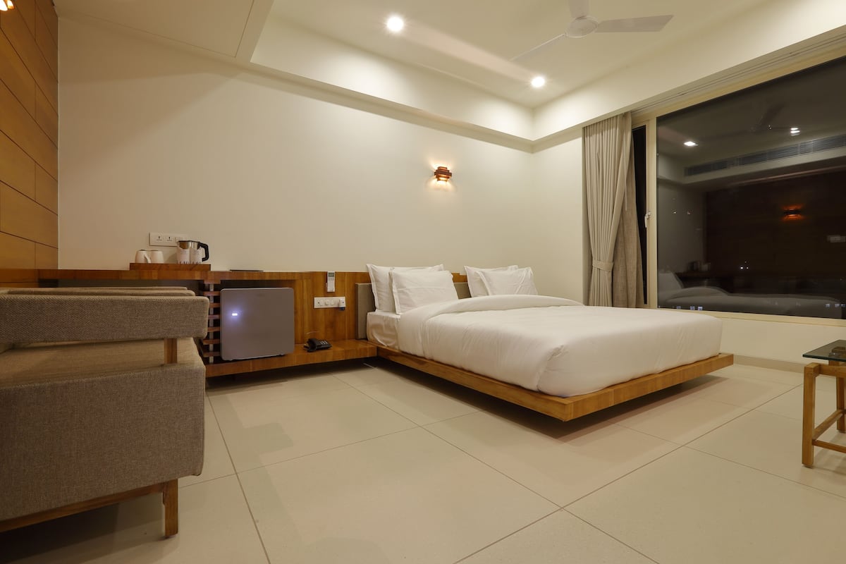 Quarto casal ou duplo superior, 1 quarto, vista para a cidade | 1 quarto, roupas de cama premium, frigobar, cofres nos quartos