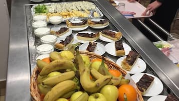 Petit-déjeuner buffet servi tous les jours en supplément