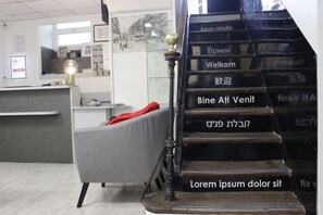 Staircase - Hôtel des Arts (Aix-en-Provence)