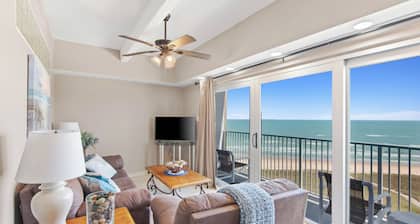 INCREDIBLE 9TH FLOOR PENTHOUSE VIEWS 30 STEPS TO BEACH
