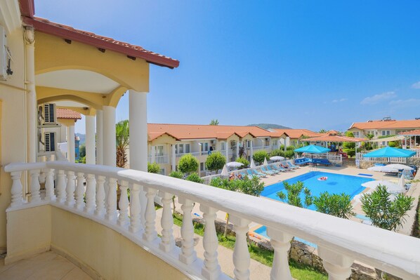 Comfort Suite, 2 Bedrooms | Terrace/patio