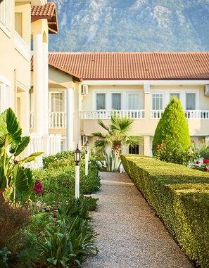 Courtyard - Larimar Suite Hotel (Fethiye)