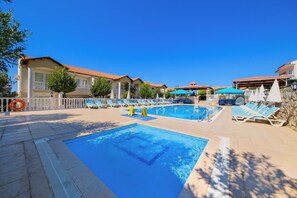 Seasonal outdoor pool - Larimar Suite Hotel (Fethiye)