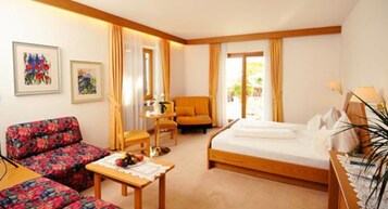 Quarto casal, terraço | Cofres nos quartos, escrivaninha, Wi-Fi de cortesia
