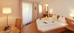 Doppelzimmer, Balkon | Zimmersafe, Schreibtisch, kostenloses WLAN