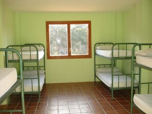 Dortoir Partagé, dortoir mixte, salle de bains commune