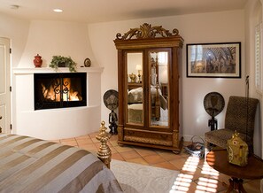 3 habitaciones, tabla de planchar con plancha y cuna de viaje