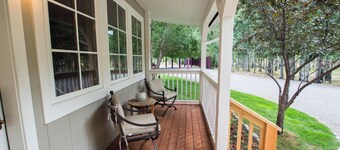 A quaint cottage in the woods. Close to world class ski resort, Sun Valley.