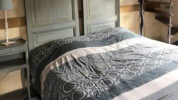 Classic Double Room | Soundproofing, free WiFi, bed sheets