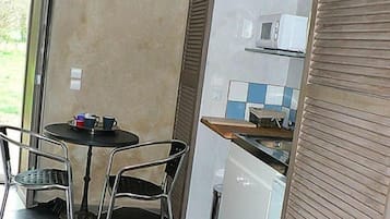 Classic Double Room | Private kitchen | Electric kettle