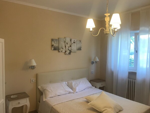 Caja de seguridad en la habitación, escritorio y camas extra 