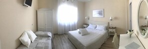 Een kluis op de kamer, een bureau, extra bedden (toeslag), gratis wifi