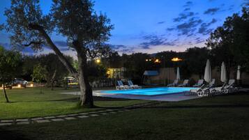 Seasonal outdoor pool